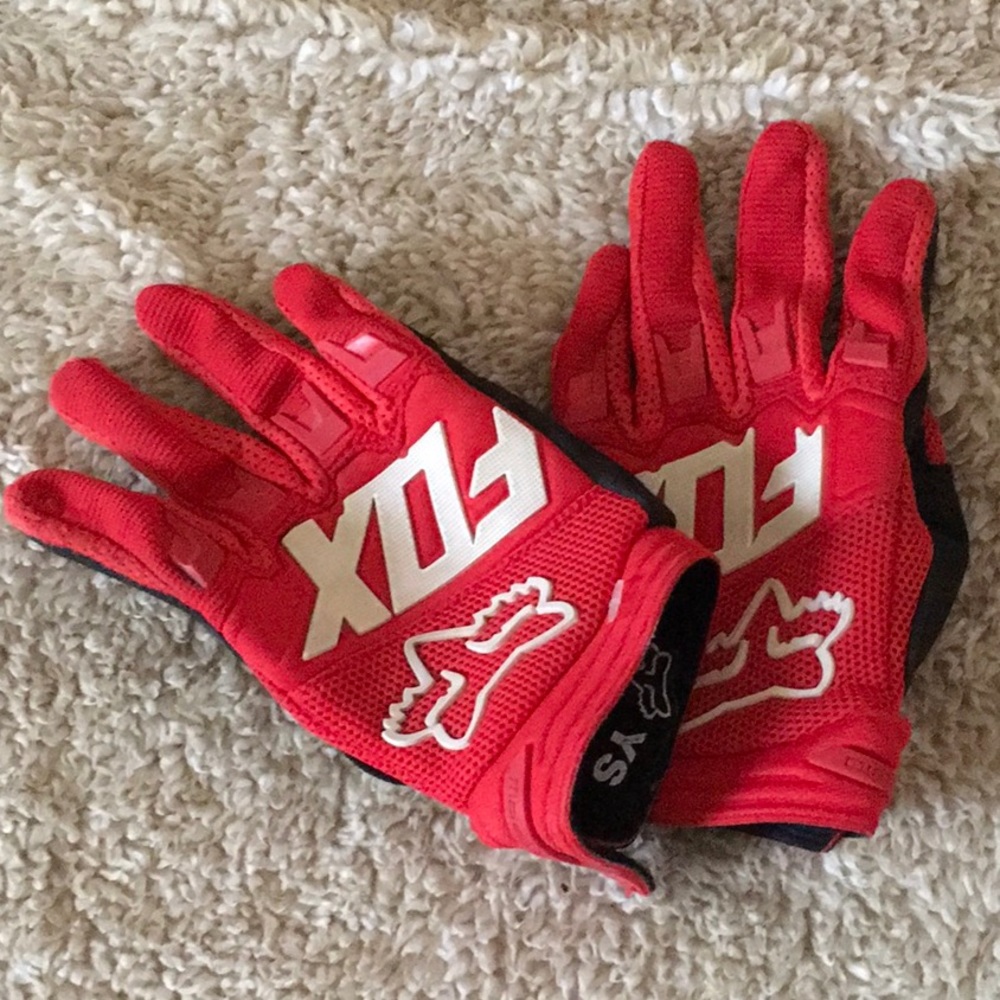 Riding gloves